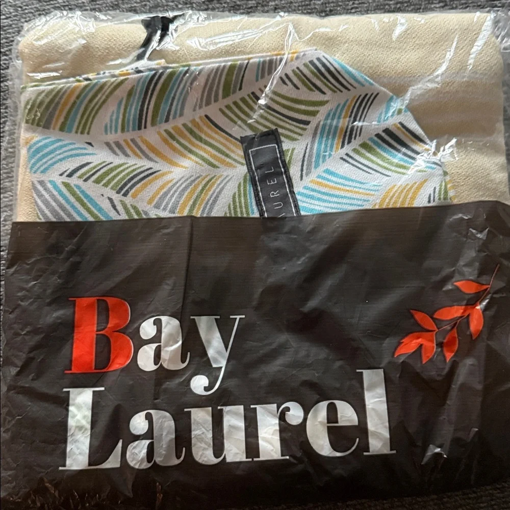 NWT BAY LAUREL Turkish Beach Towel with Travel Bag 71